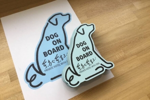 【DOG ON BOARD】オリジナルロゴマグネットステッカー